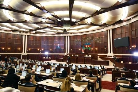 Bakıda mənzili olmayan deputatlara xidməti mənzil, bu mümkün olmadıqda pul veriləcək