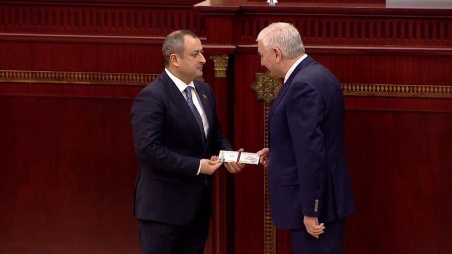 “Qarşıda bizi gərgin fəaliyyət gözləyir” –     Adil Əliyev