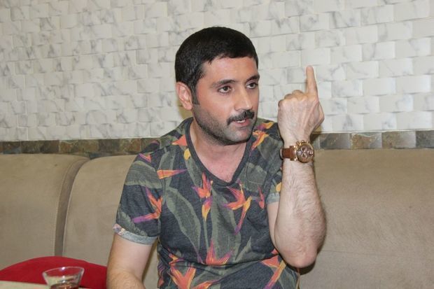 "Ad günündən 1 ay keçib, hələ də efirdə tort kəsir"