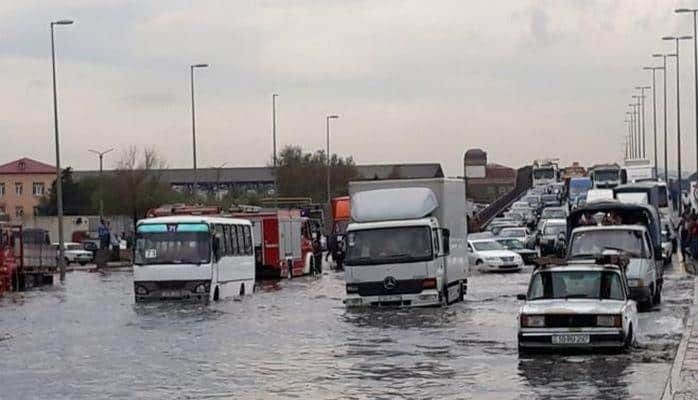 Bakını su basdı