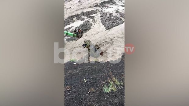 Qubada fəlakət:     Sel körpünü dağıtdı, avtomobilləri apardı - VİDEO