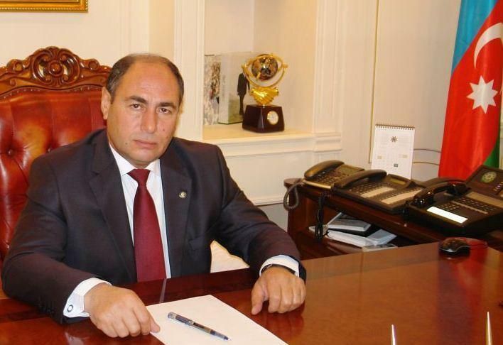İcra başçısı qorxu içində: maaş kartlarını “qaytarır” –     ŞOK