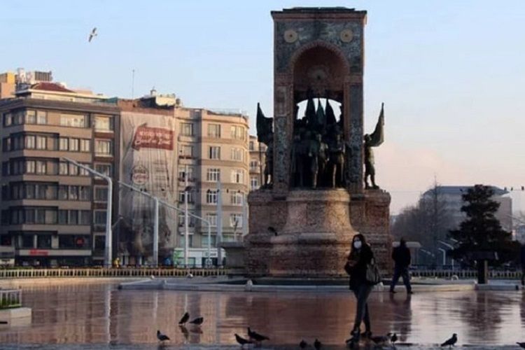 Türkiyədə Ramazan bayramında küçəyə çıxmaq qadağan edilir