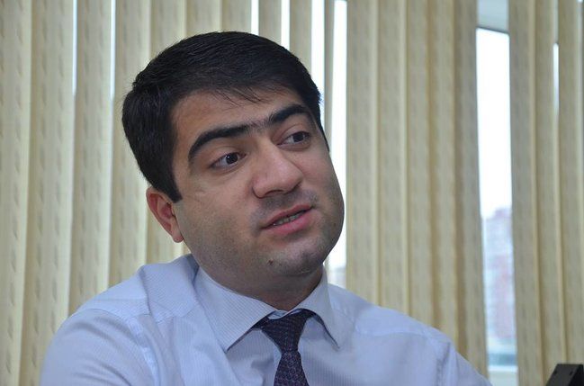 Taleh Şahsuvarlı Seymur Orucovun müdafiəsinə qalxdı:     “İcra başçıları camaatla ingiliscə danışır?”