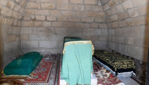 İlham Əliyev Pirsaat Baba ziyarətgahının yenidən qurulması çərçivəsində görülən işlərlə tanış oldu -   FOTO — foto 9