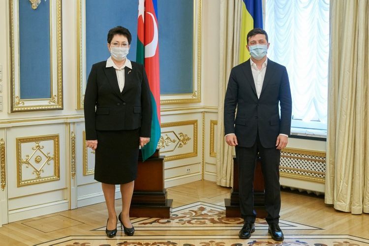 Elmira Axundovadan xəbər var