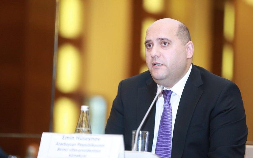 Mehriban Əliyevanın köməkçisinə Qarabağ torpağı və Xarıbülbül toxumu hədiyyə edildi