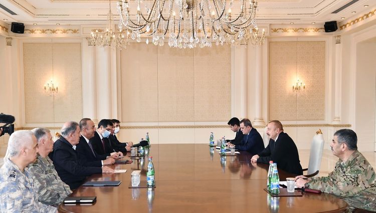 İlham Əliyev Mövlud Çavuşoğlunu və Hulusi Akarı qəbul etdi