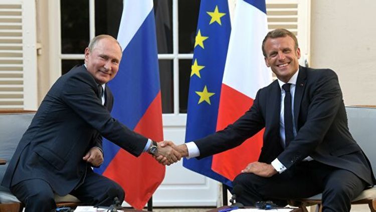 Putin və Makron Qarabağdakı vəziyyəti müzakirə etdilər