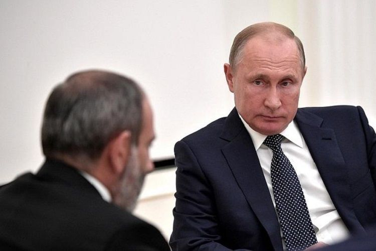 Paşinyan bir saatda iki dəfə Putinə zəng etdi