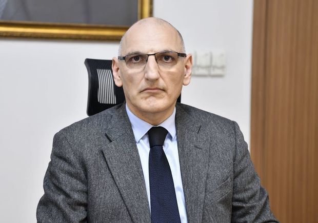 Hərbçilərin maaşları ilə bağlı Birinci-vitse prezidentinin köməkçisindən     AÇIQLAMA