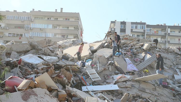 Türkiyədə zəlzələ zamanı ölən və yaralananların sayı açıqlandı