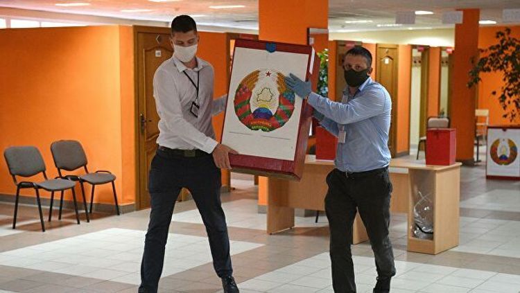 Səfir diplomatik rütbəsindən məhrum edildi