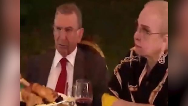 Ramiz Mehdiyevin nəvəsinin toyundan daha bir video:     “Kürəkəni “tost” deyir