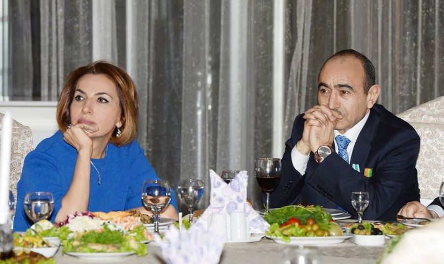Əli Həsənov və qohumları məcburi köçkün ailəsinə təzyiqlər edir