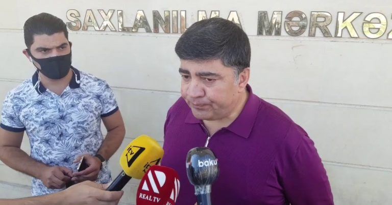 Ramiz Mehdiyevin həbsdən çıxan kürəkəni jurnalistlərə pul vəd etdi:     “Borclu qalan oğlan deyiləm”