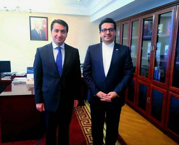 Azərbaycan Prezidentinin köməkçisi İran səfiri ilə görüşdü