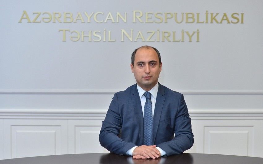 Təhsil naziri bu direktorları işdən çıxardı