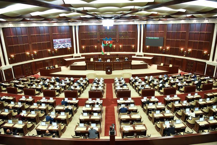 Milli Məclisin iclası başladı