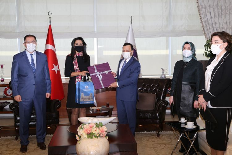 Səbinə Əliyeva Zühtü Arslanla  görüşdü