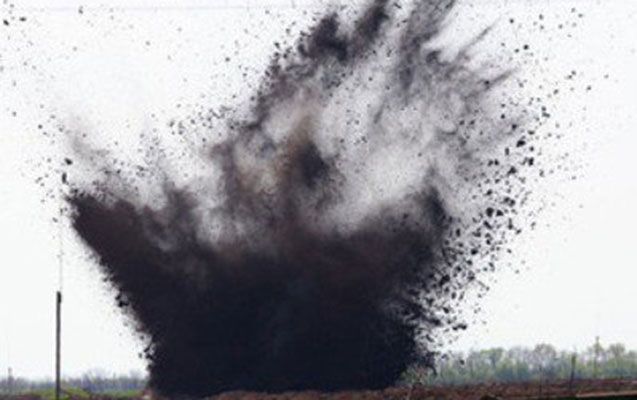 Laçında ekskavator minaya düşdü