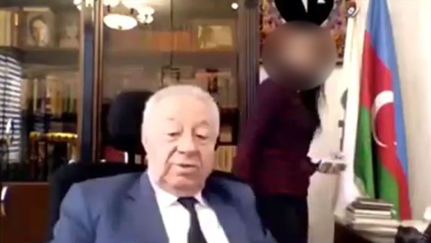 Sabiq deputat Hüseynbala Mirələmovun əxlaqsız videosu yayıldı -      Kabinetdə gənc qadına...