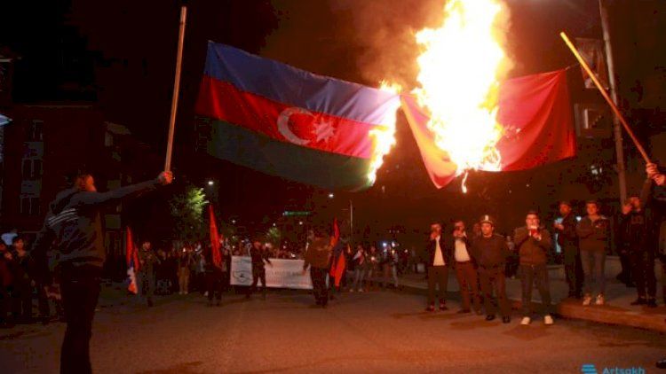 Xankəndidə Azərbaycan və Türkiyə bayraqlarına od vuruldu