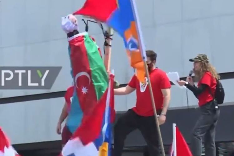 “Azərbaycan bayrağına bükülmüş manikenin "edam edilməsi" hadisəsi ABŞ üçün olduqca utancvericidir”