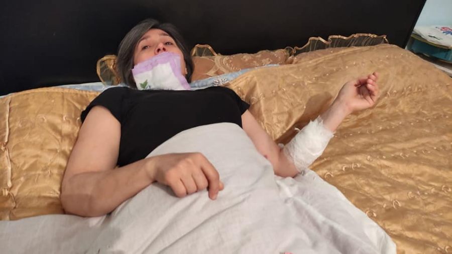 “Azərsu” əməkdaşları ilə mübahisə edən qadın özünü bıçaqladı - FOTO