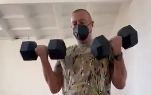 "Prezidentin şəxsi heyət qarşısında idman etməsi, hər iki yumruğunu sıxaraq ağır daşları qaldırması..."