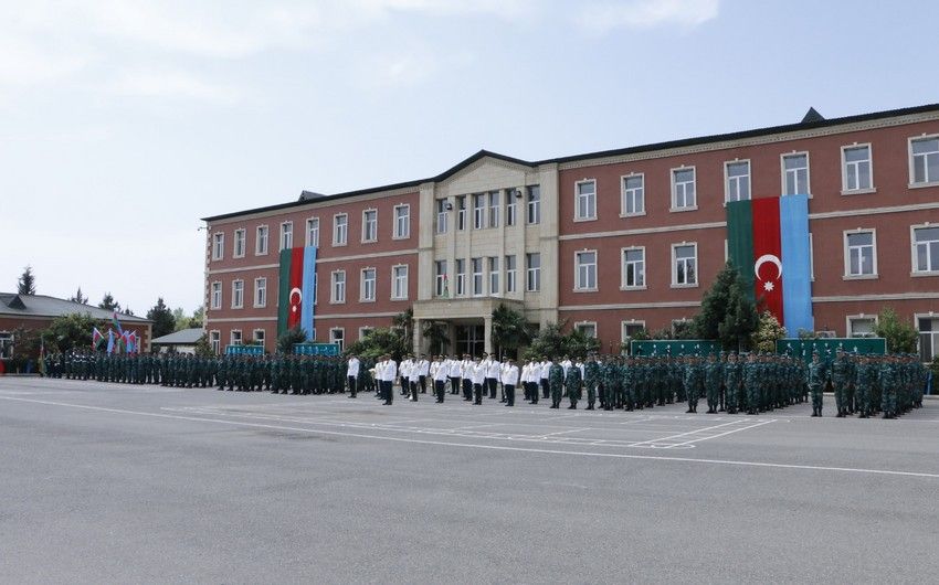 Bir qrup hərbi qulluqçu­ tərxis edildi