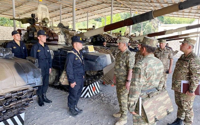 Müdafiə naziri Kəlbəcər və Laçındakı hərbi hissələrdə olub
