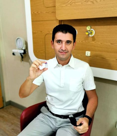 Deputat vaksinin üçüncü dozasını vurdurdu -       FOTO