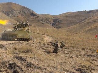 Əlahiddə Ümumqoşun Ordunun ön xətdə yerləşən hava hücumundan müdafiə bölmələrində təlimlər keçirilir