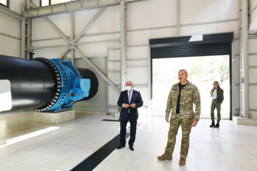 İlham Əliyev Kəlbəcər Kiçik Su Elektrik Stansiyasında görülən işlərlə tanış olub