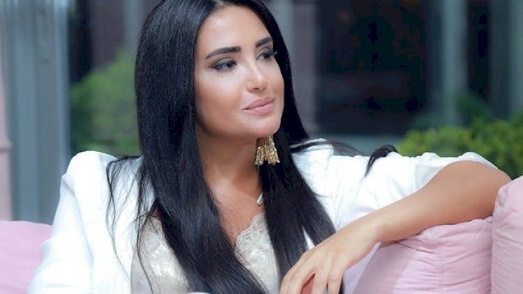 AZTV-nin aparıcısından çağırış: “Bacardığınız qədər vaksin vurdurmayın”