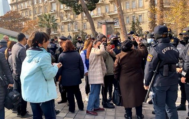 “Tərtər işi”ndə ittiham edilənlərin yaxınları toplaşdı -     DİN-dən REAKSİYA
