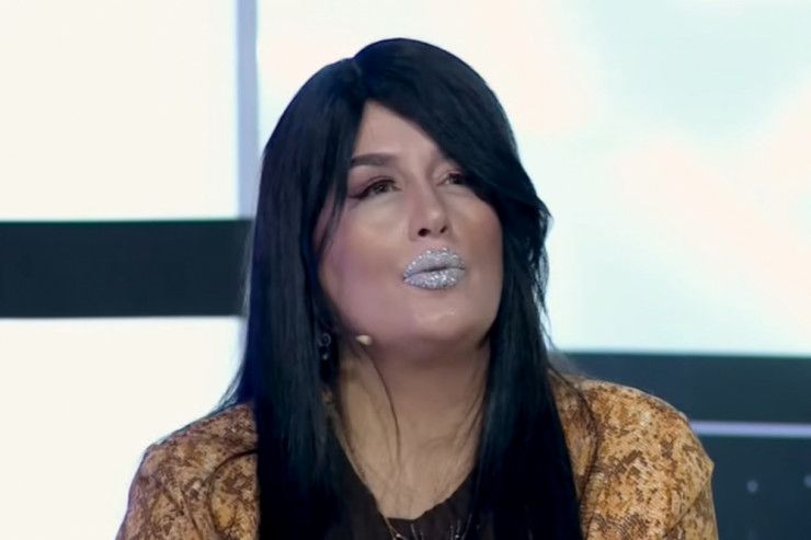 "Deyirəm, görəsən nə yedi ki, özündən çıxdı?" -     Elza