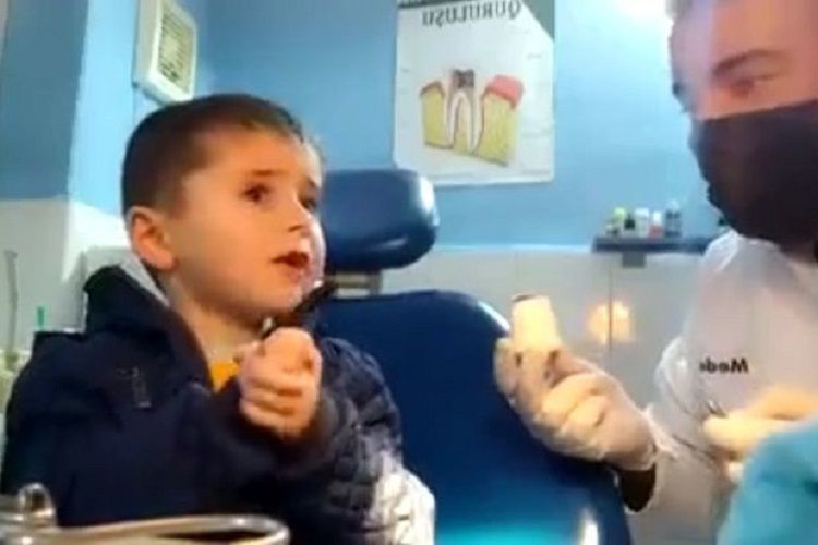 Sosial şəbəkələrdə böyük marağa səbəb olan uşaq danışdı -       VİDEO
