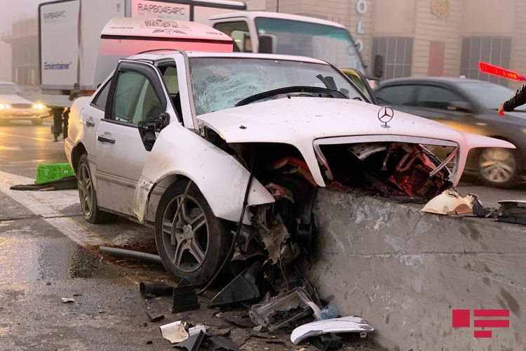 Bakıda sürücünün yuxulaması qəzaya səbəb olub -     FOTO