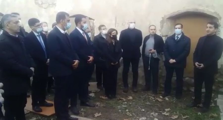 Diplomatik korpus nümayəndələri Zəngilanda ermənilər tərəfindən dağıdılan məscidi ziyarət ediblər