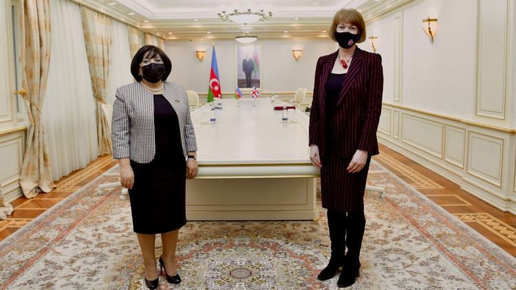 Britaniyalı nazir Sahibə Qafarova ilə görüşdü