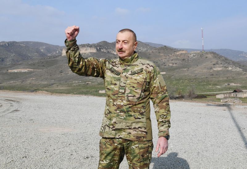 “Prezidentin ailəsi ilə birlikdə təhlükəli mövqedə Azərbaycan bayrağını qaldırması göstərir ki...”