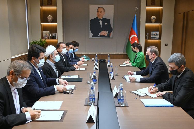 Ceyhun Bayramov İran parlamentinin komissiya sədri ilə görüşdü
