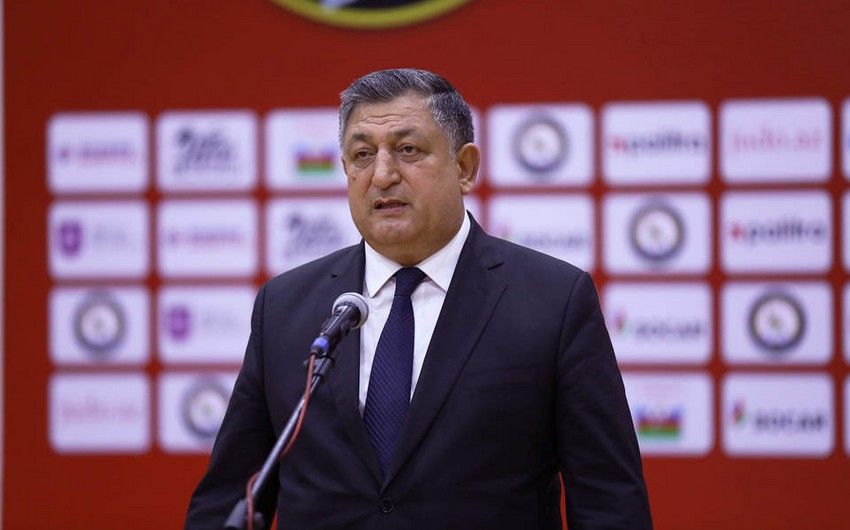Nazir müavininin qabırğası çatladı