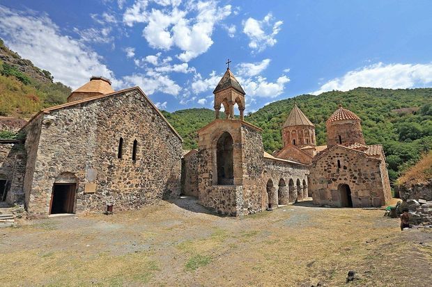 Rusiyalı din xadimi Qarabağdan çıxarılacaq -       FOTO