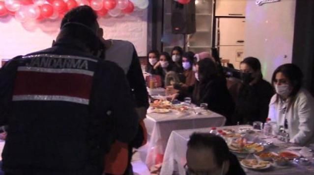 Polis Yeni il şənliyi keçirilən villaya basqın etdi:     29 nəfər saxlanıldı