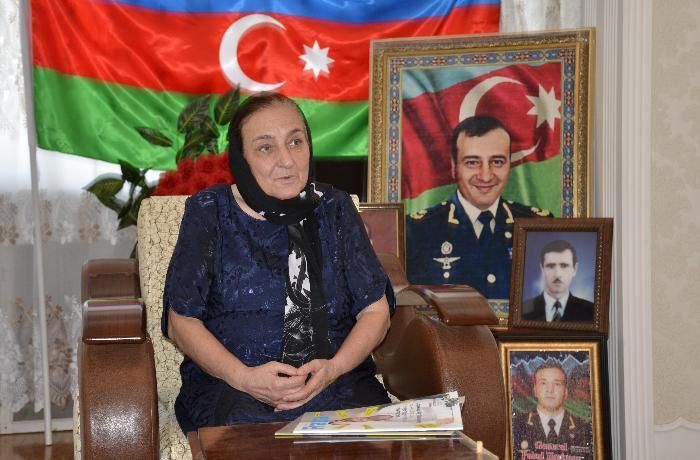 Polad Həşimovun anası: “İcra başçıları gecə atılan fişəngləri görmürdülər?”