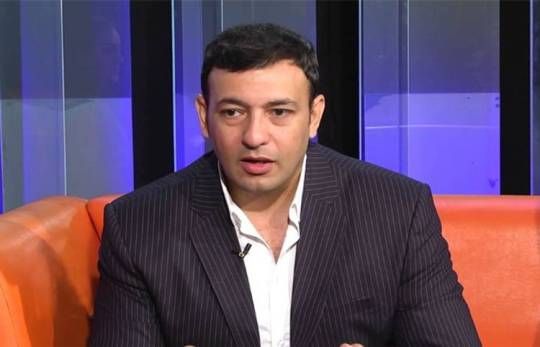 Nüsrət Kəsəmənlinin oğlu: “O qız atamdan deyil, atam ondan ayrılıb”
