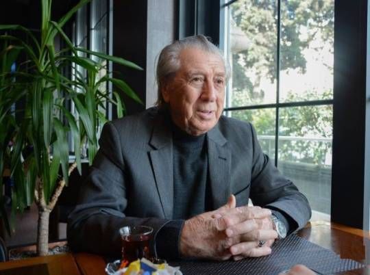 Oğlunun qoluna 2 milyonluq saat taxan məmur bizi düşünməz, onları iti qovan kimi qovmaq lazımdır”